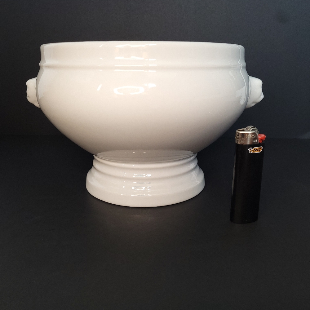 Large White Bodum Lion Head Soup Tureen bowl